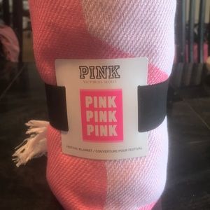 BNWT VS PINK FESTIVAL BLANKET